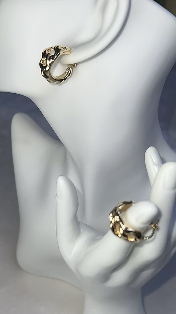18 Carat Gold Ring Earrings with Patterns for All Occasion or Every Day Use.